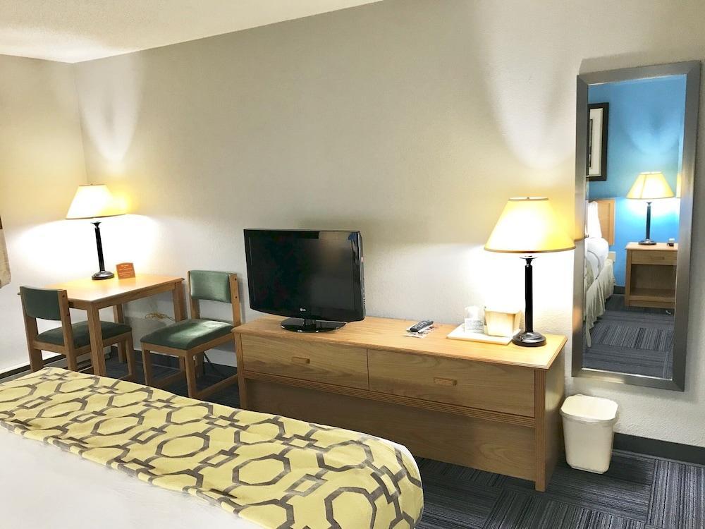 Baymont By Wyndham Marinette Hotel Ngoại thất bức ảnh