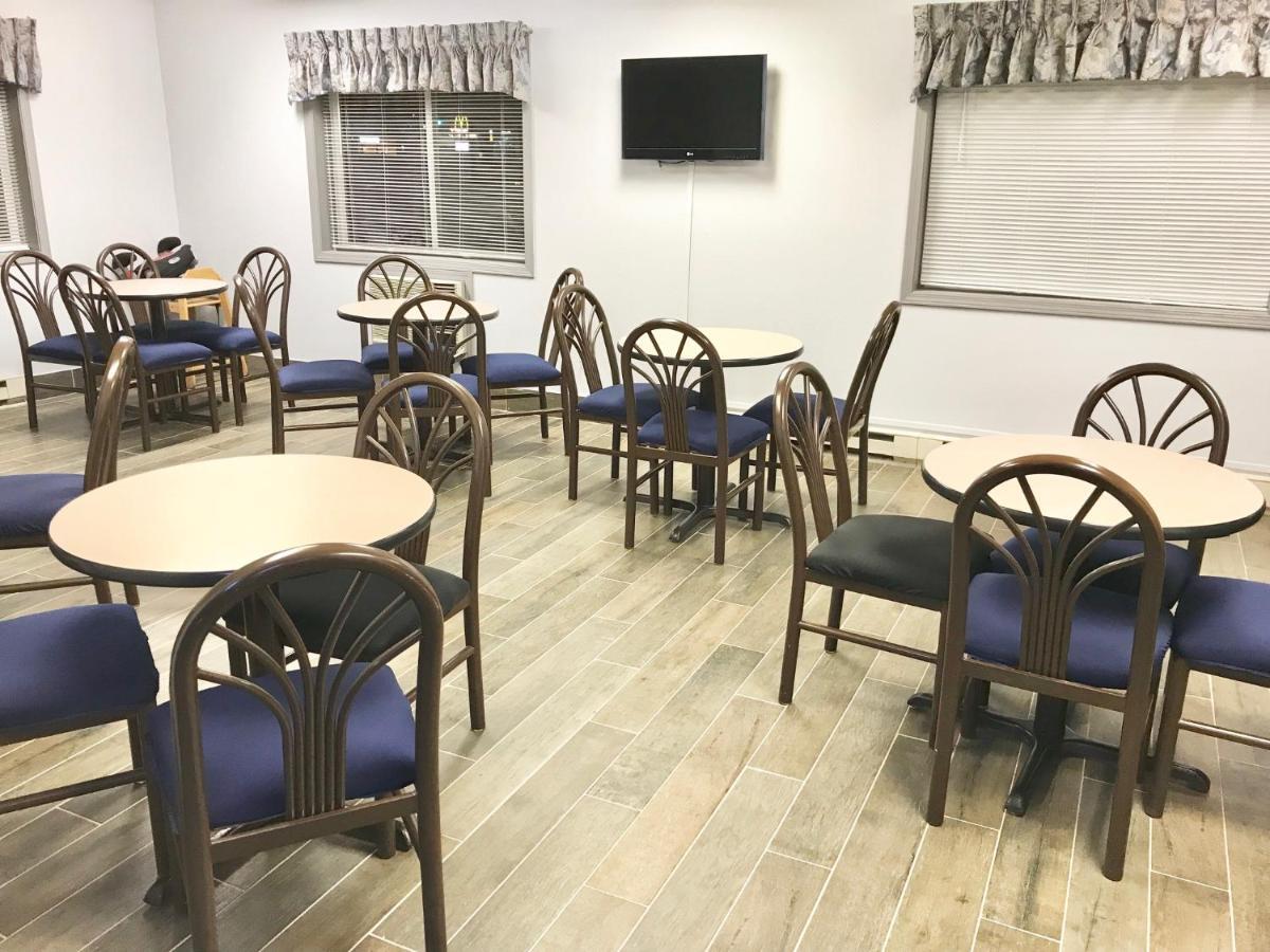 Baymont By Wyndham Marinette Hotel Ngoại thất bức ảnh